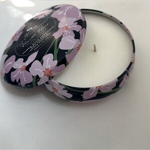 Vanilla Fleur Candle NWT